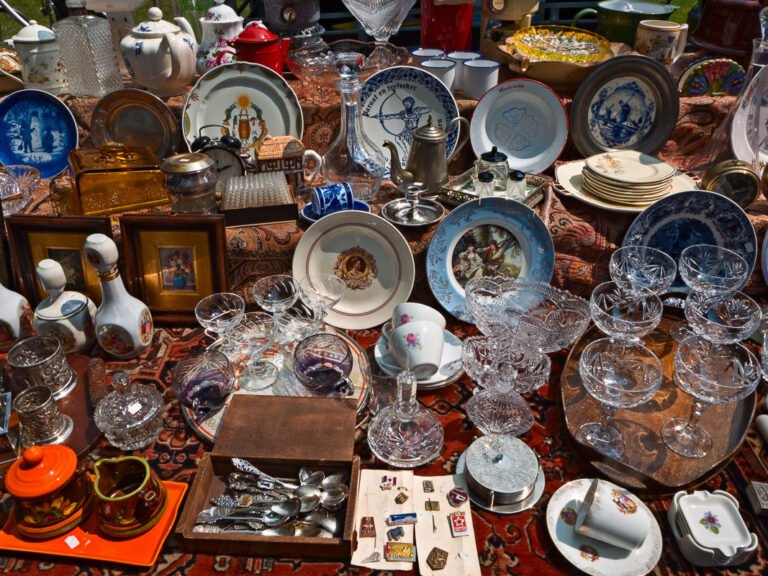 Brocante op de kofferbakmarkt langs het Kanaal in Apeldoorn
